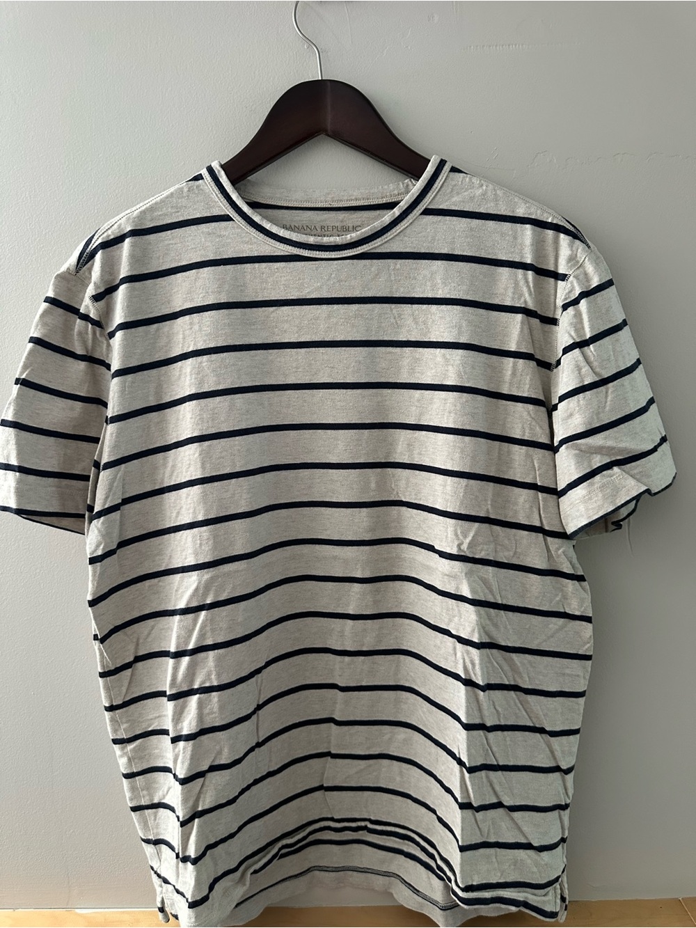 Banana Republic Men's Navy Stripe Crewneck T-Shirt